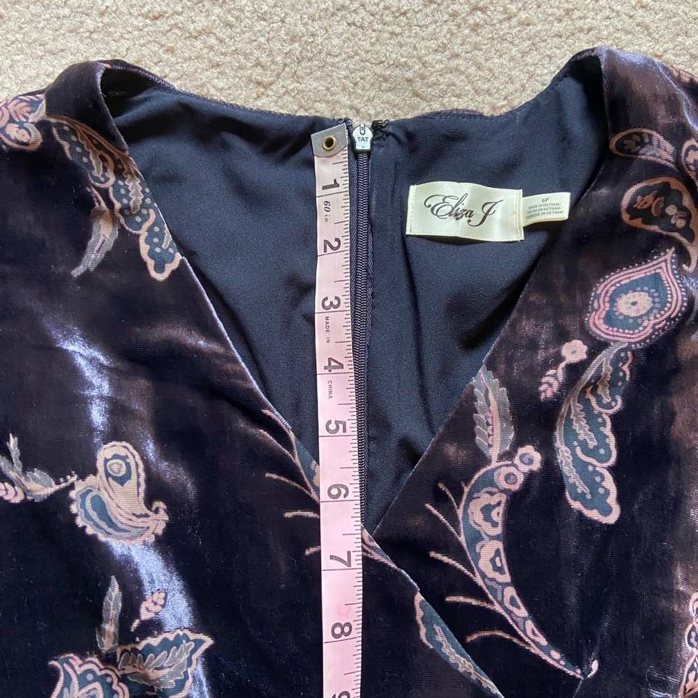Eliza J Plum Paisley Velvet Cape Sleeve Size 6p - Picture 11 of 15